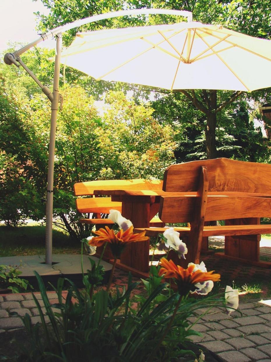Agroturystyka Pod Modrzewiami Nowy Tomysl Bagian luar foto