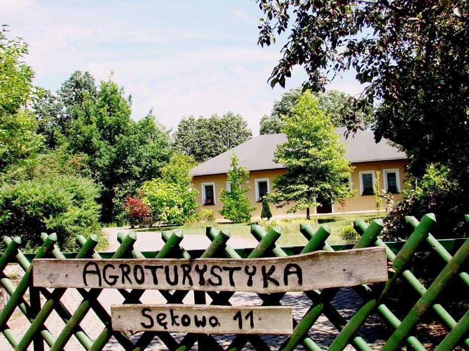 Agroturystyka Pod Modrzewiami Nowy Tomysl Bagian luar foto