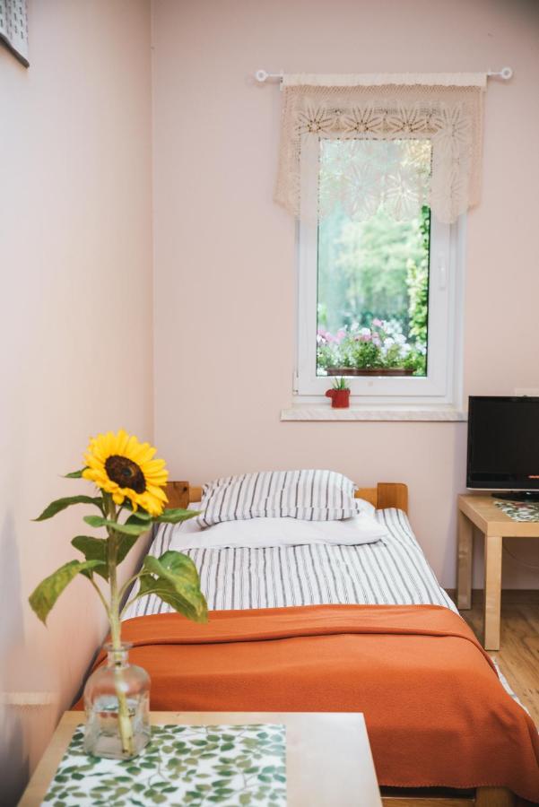 Agroturystyka Pod Modrzewiami Nowy Tomysl Bagian luar foto