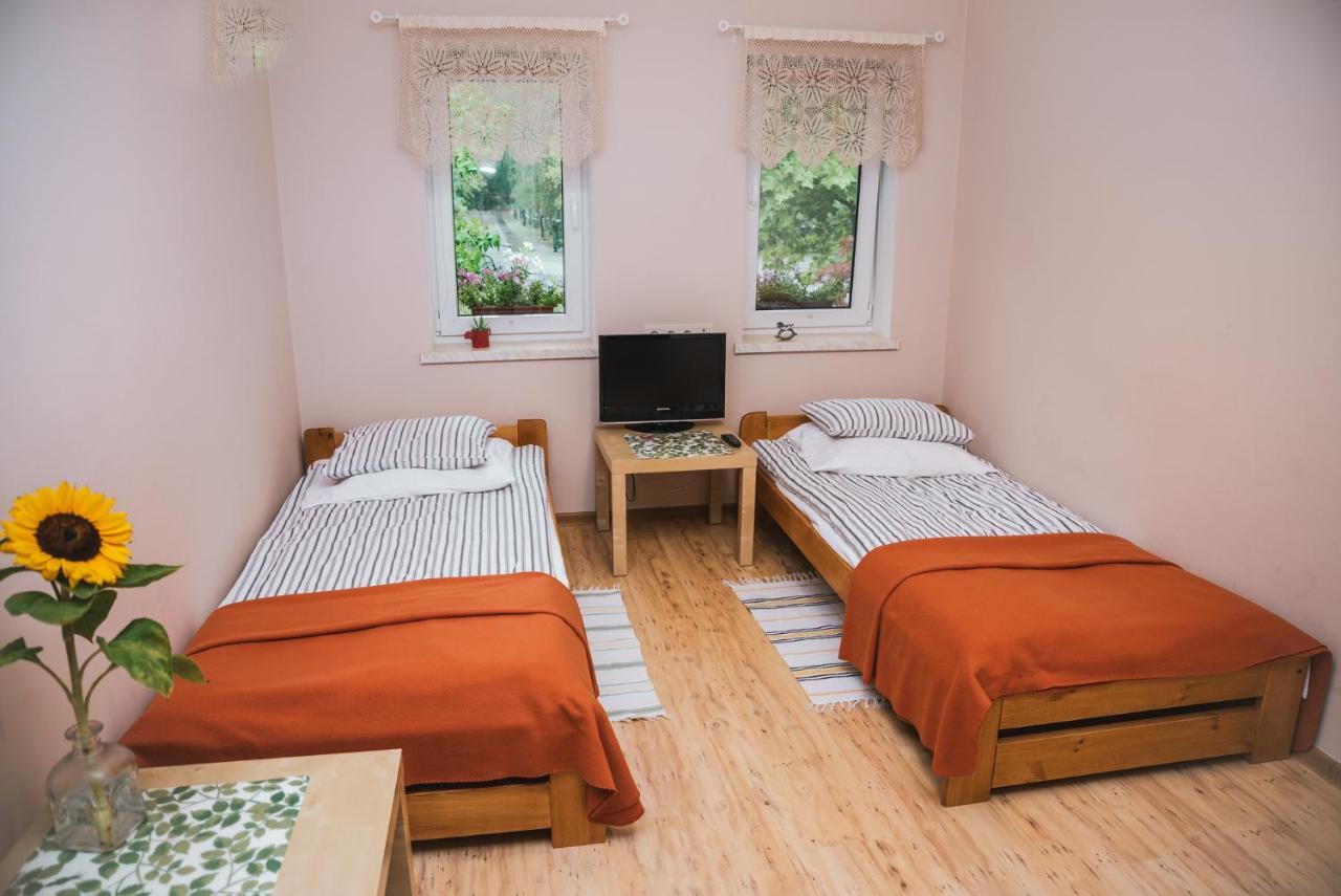 Agroturystyka Pod Modrzewiami Nowy Tomysl Bagian luar foto